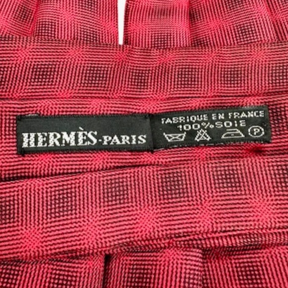 Hermès Paris Ascot Foulard Silk Scarf in Red Geometric Print - Picture 5 of 10